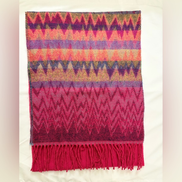 Colorful Zigzag Patterned Scarf - Picture 8 of 9